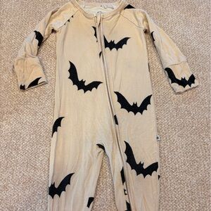 Bums & Roses Tan and Black Bat Footies